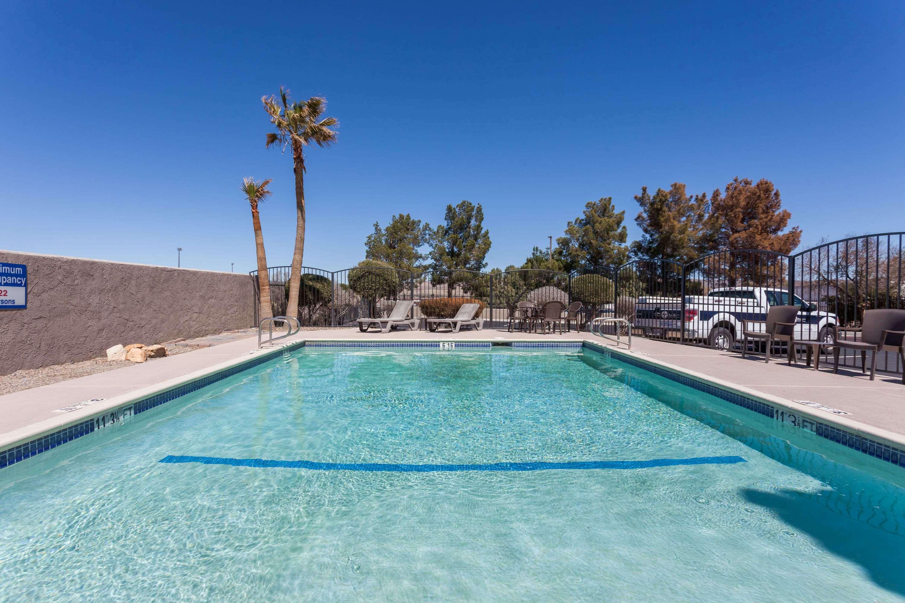 Baymont By Wyndham Barstow Historic Route 66 Hotel Exterior photo
