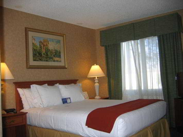 Baymont By Wyndham Barstow Historic Route 66 Hotel Room photo
